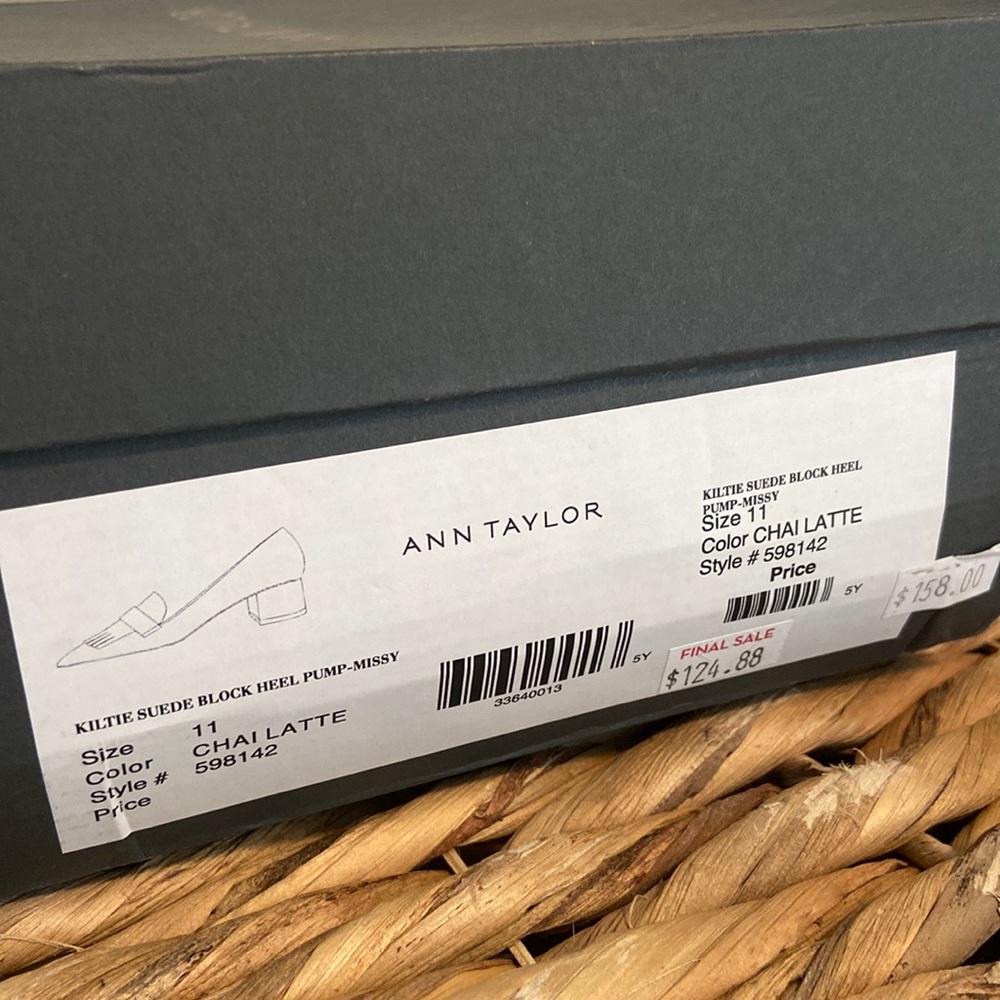 Ann Taylor BRAND NEW Chai Latte Block Heel Pump